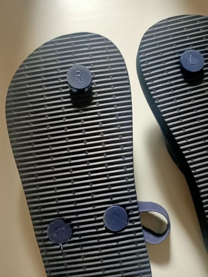 Tongs enfant taille 25 - photo numéro 3