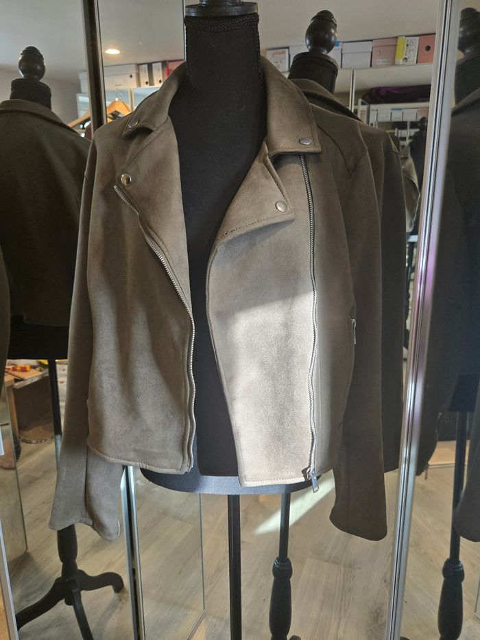 Veste perfecto kaki en suedine 42/44 Primark neuve