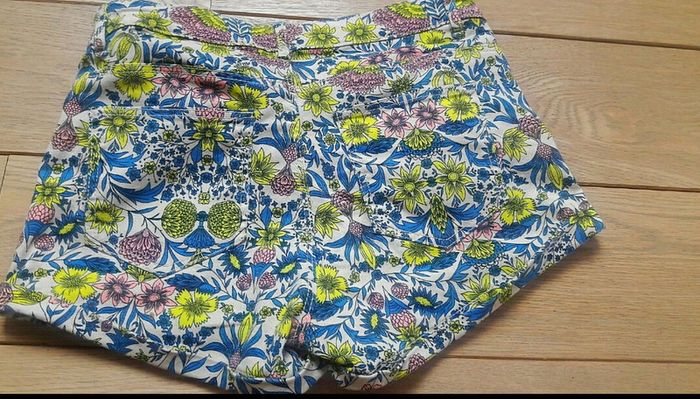 Très beau short fleuri - photo numéro 2