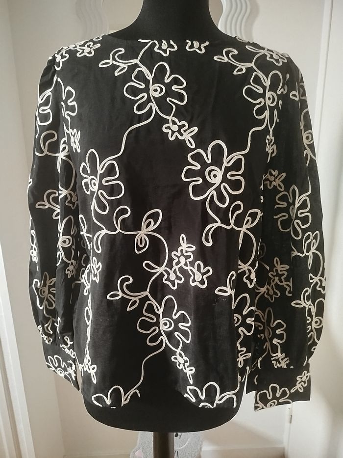 Blouse noire et blanche