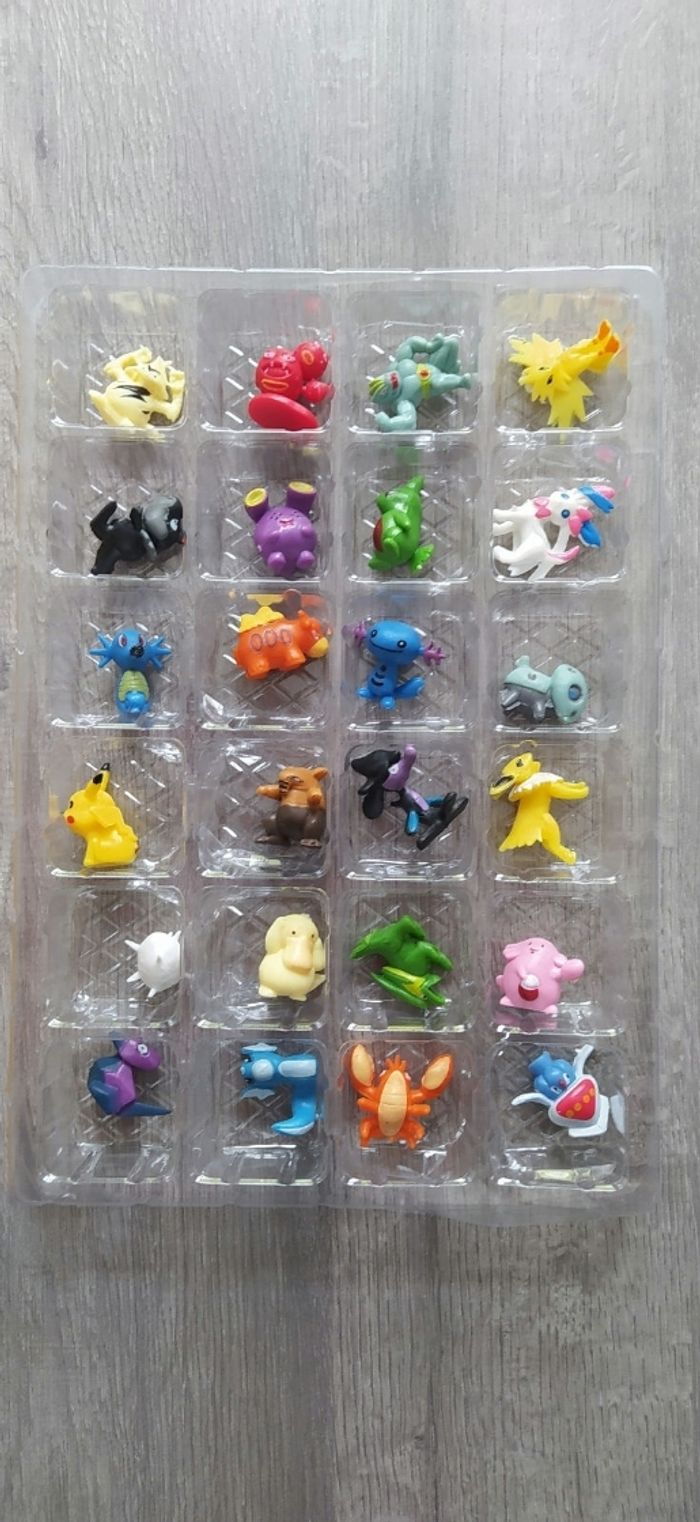 Calendrier de l'avent pokémon jaune Pikachu et ses figurines - photo numéro 3