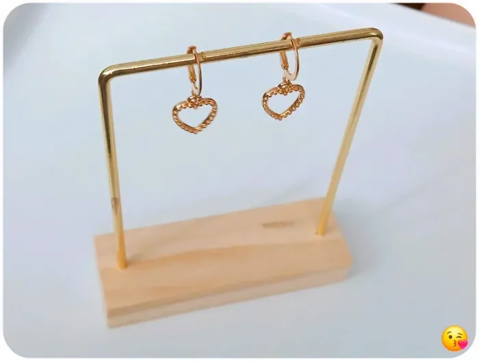 Créoles dorées cœur – Boucles d’oreilles tendance et féminines - photo numéro 2