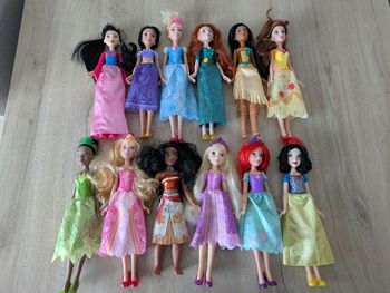 Lot 12 poupées Disney princesses poussière d'étoiles