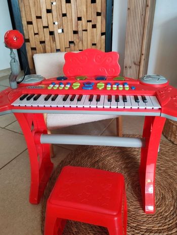 Piano électronique avet micro et tabouret eveil musical