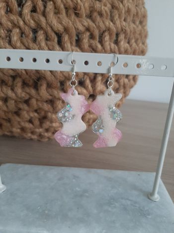 Boucles d'oreilles pendante en résine 