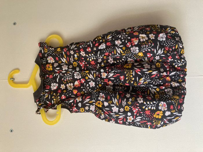 robe été sans manche col Claudine imprimé fleurs taille 3 an - photo numéro 2