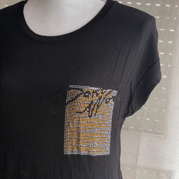 T-shirt noir avec un peu de strass - photo numéro 2