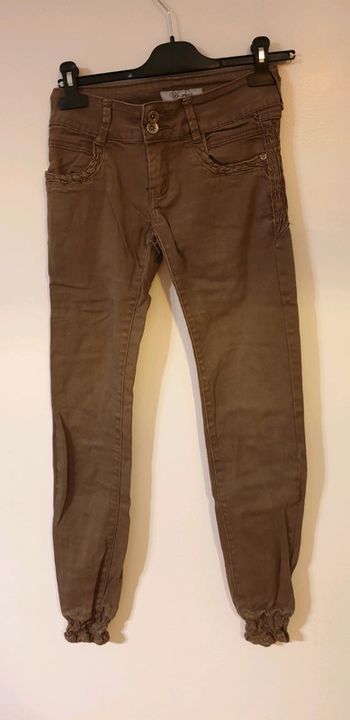 Jeans resserré au cheville