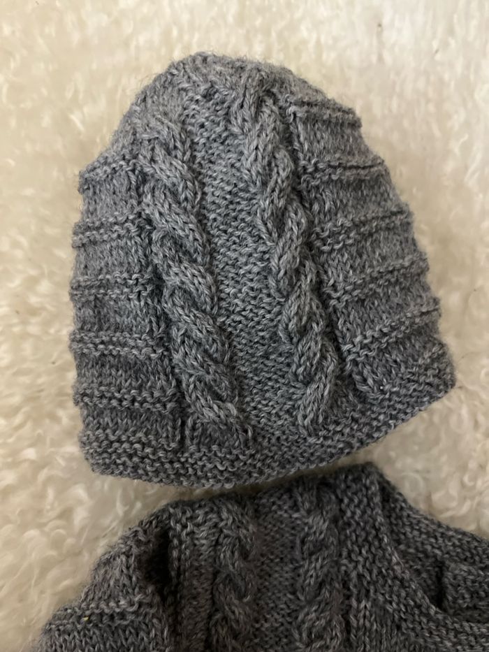 Ensemble,layette, brassière, bonnet et chaussons en laine - photo numéro 3