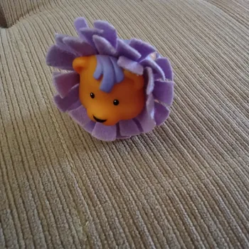 Lion violet
