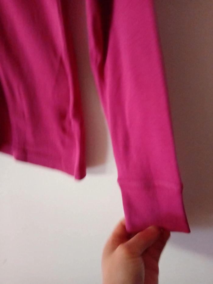 Joli pull à col roulé fuchsia.  10 ans - photo numéro 6