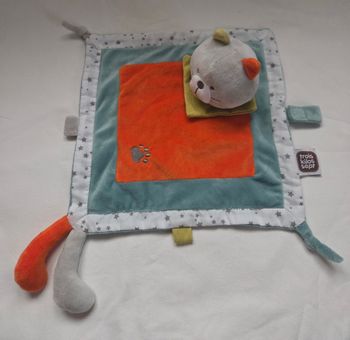 Doudou chat grelot carré plat orange ,vert et blanc etoiles - Trois kilos sept