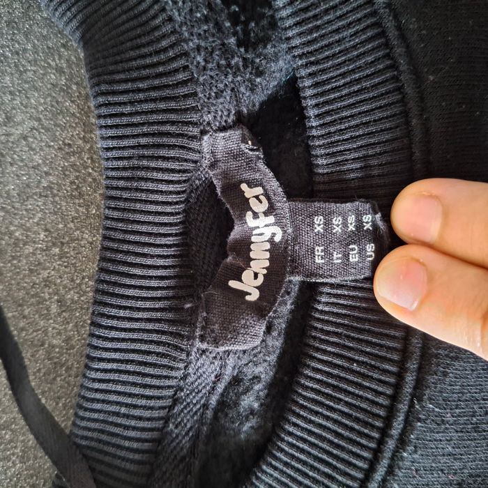 Sweat noir avec inscription "Feminist" en jaune - Manches longues - Taille XS - Jennifer - photo numéro 7