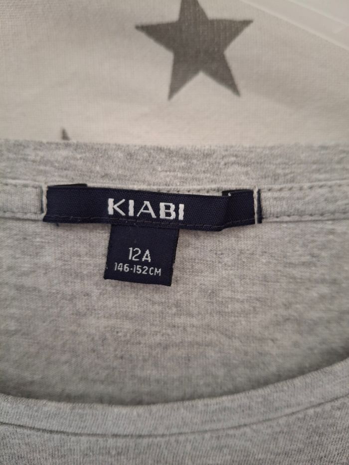 Tee-shirt gris chiné avec impression burger 12 ans Kiabi
Très bon état ni trous ni tache - photo numéro 4