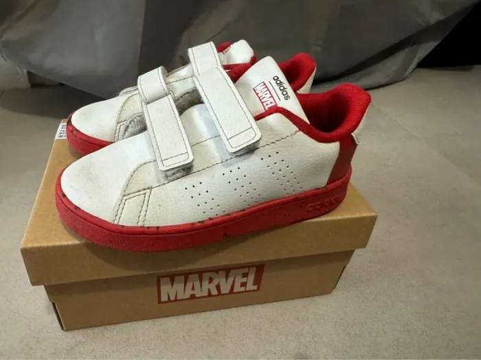 Baskets adidas Marvel 26,5 - photo numéro 4