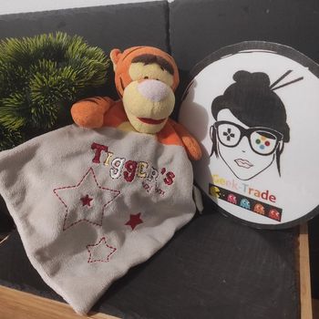 Doudou Tigrou Disney baby Tigger's toy box tigre orange gris rouge simba dickie