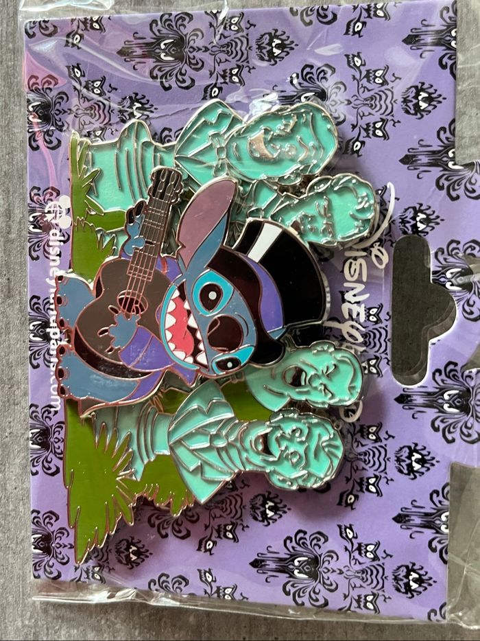 Lot 2 pin’s Stitch édition Phantom Manor - photo numéro 5