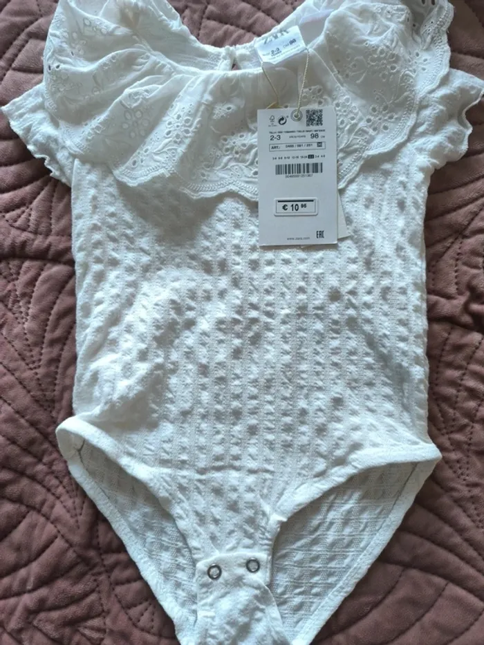 Lot de 2 bodies Zara avec col / un MC et un ML - photo numéro 2