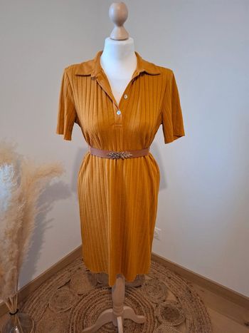 Robe ample côtelée couleur moutarde Bershka taille S 36