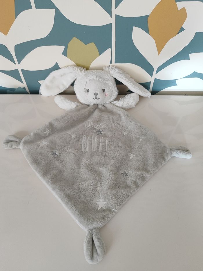 Doudou plat lapin mots d'enfants Leclerc