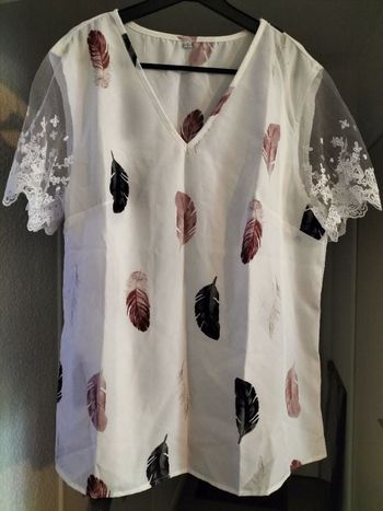Haut en dentelle contrastée