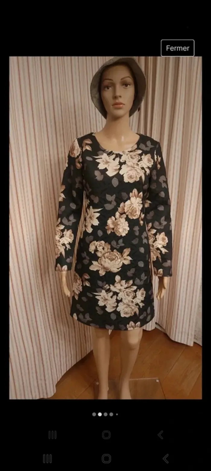Jolie Robe Anonyme noir fleuries taille S 36
