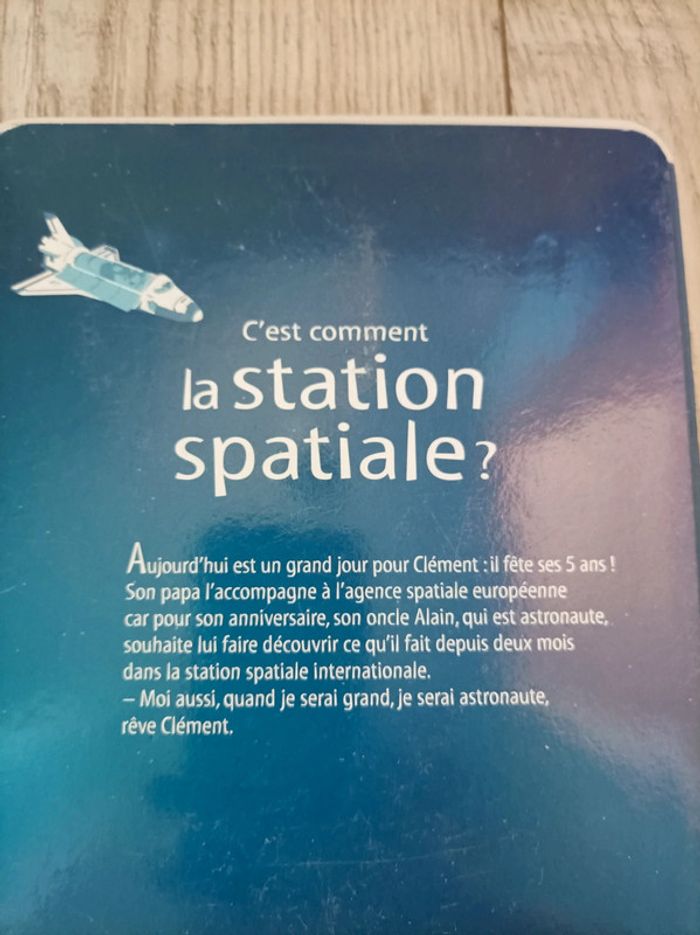 Joli livre " c'est comment la station spatiale ?" - photo numéro 6