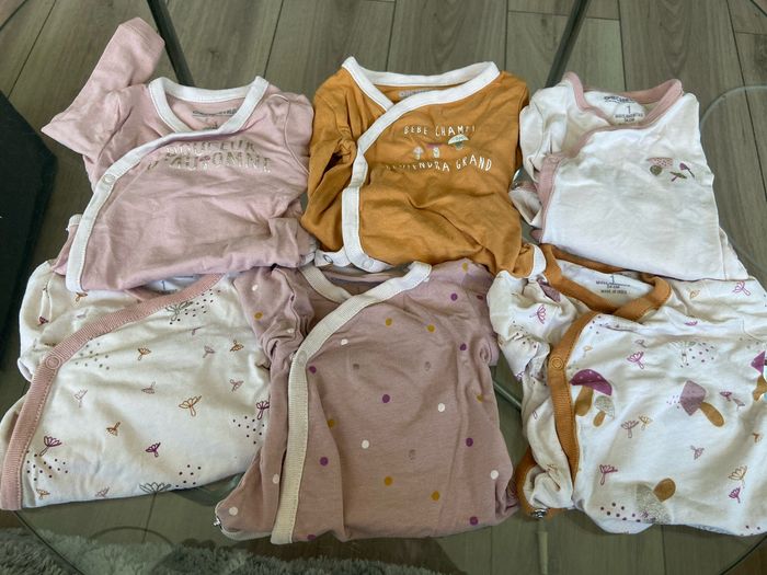 Lot bodys 1mois - photo numéro 4