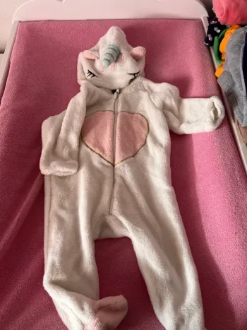 Combinaison licorne taille 6 mois