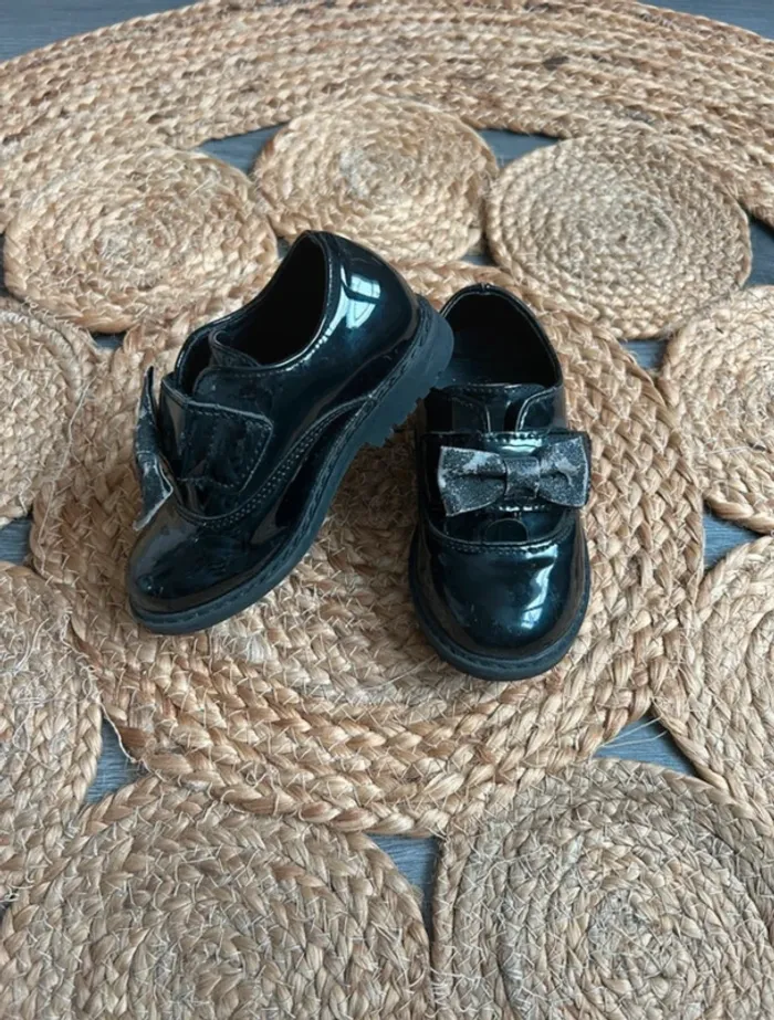 Chaussures noires pointure 24