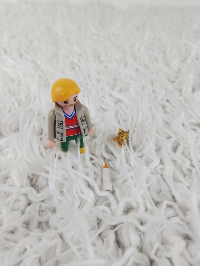 Puzzle 60 pièces avec sa figurine et accessoires Playmobil marque Schmidt - photo numéro 3