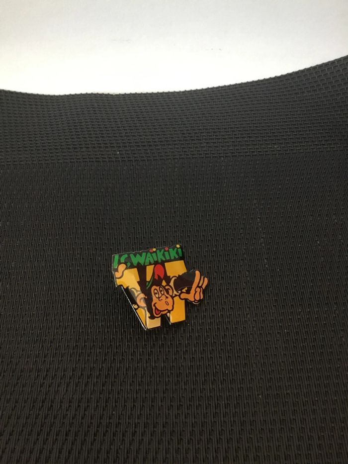 Pin’s LC Waikiki vintage singe