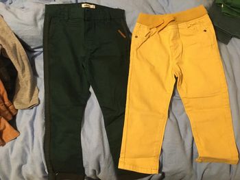 Lot de 2 pantalons taille 3 ans