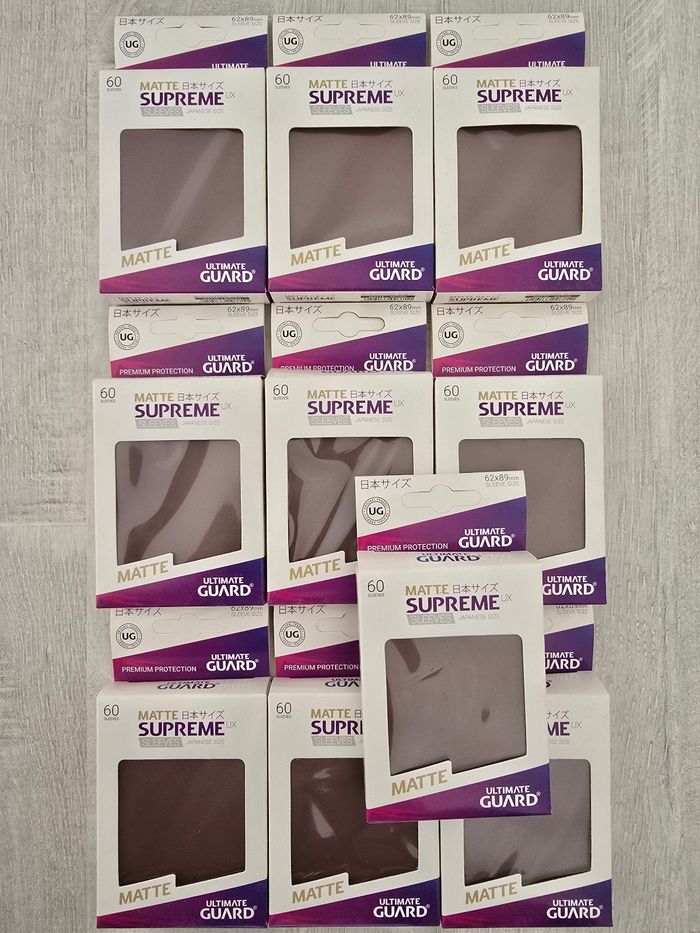 Lot de 10 paquets de 60 sleeves Ultimate Guard Supreme Mini Marron Matte