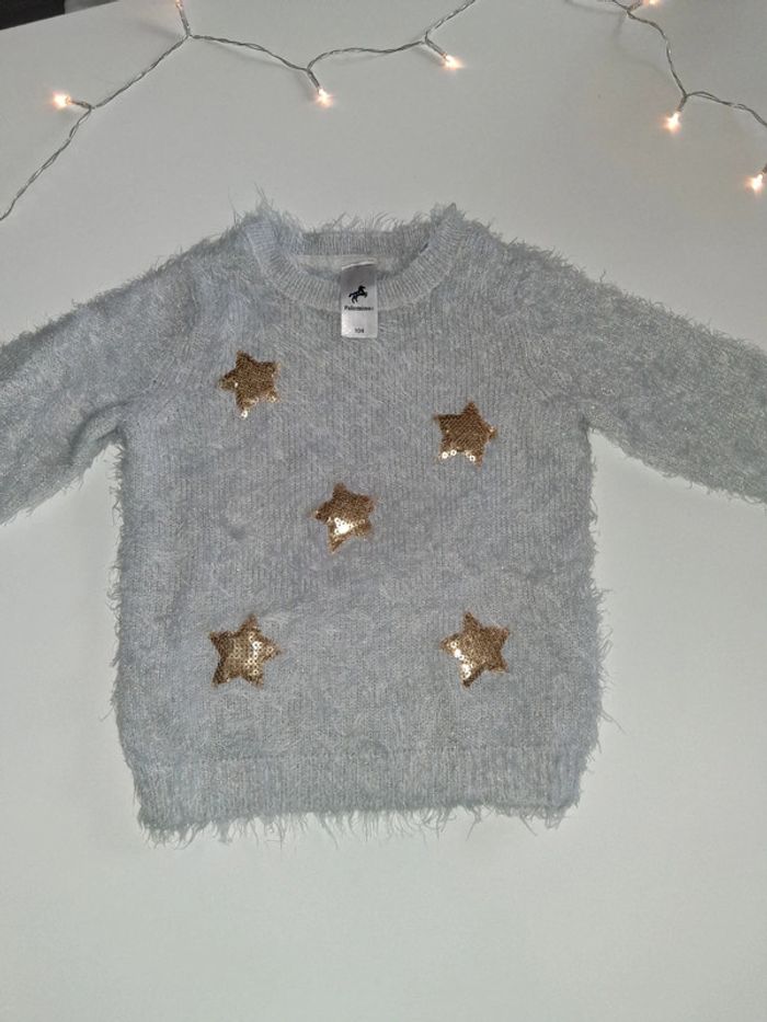 Pull gris avec étoiles dorés C&A