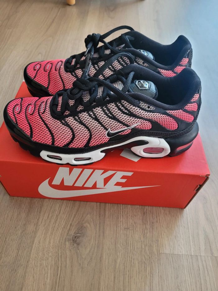Baskets TN Nike Air Max plus modèle "sunset pulse Black pink foam" - photo numéro 8