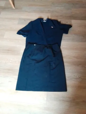 Jupe femme et chemise bleu marine taille 50