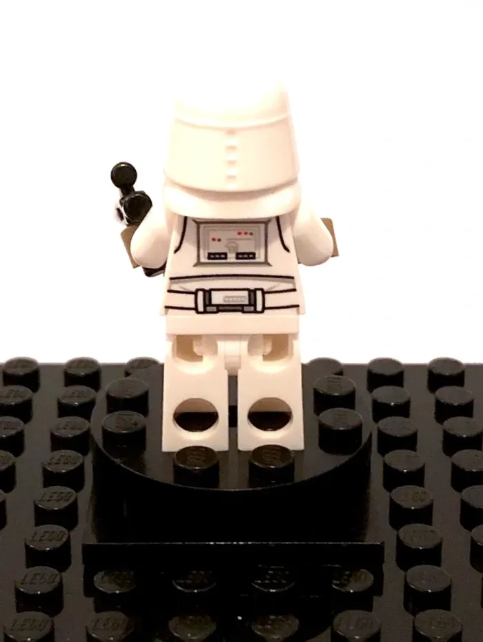 LEGO Star Wars episode V - Snowtrooper, cheek lines, frown - photo numéro 2