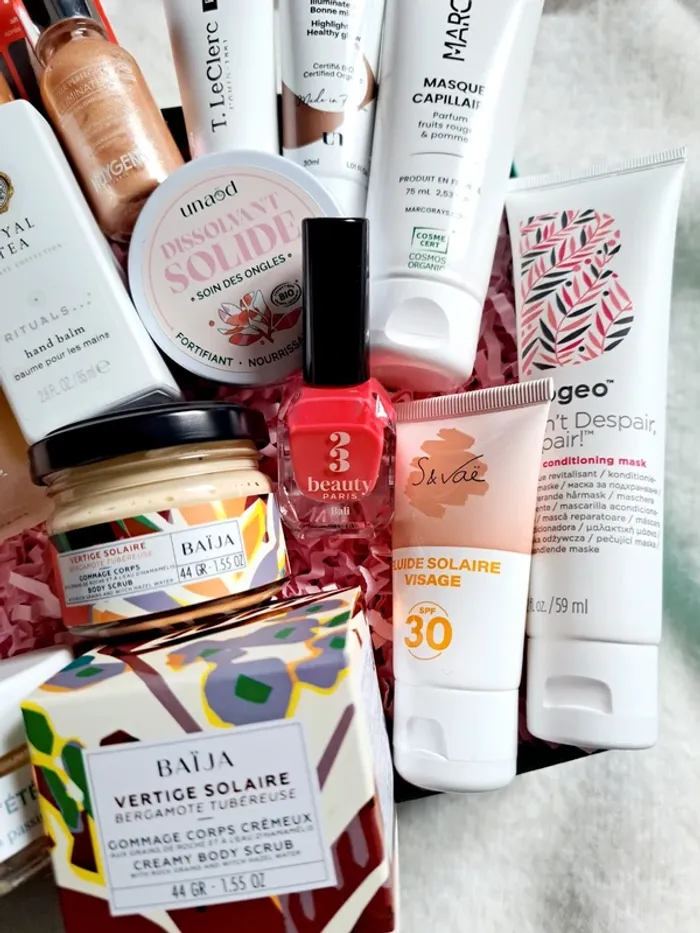 box maquillage et soins neufs. lot de produits dans un coffret 🎁 - photo numéro 4