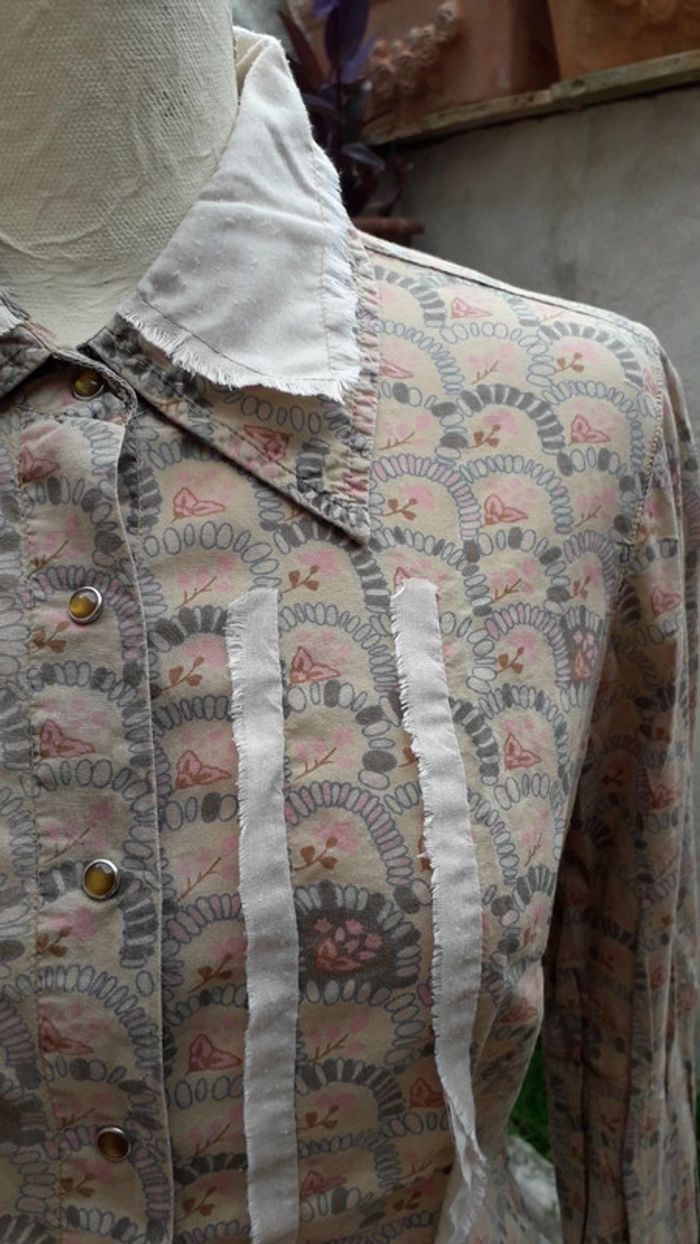 Chemisier cintré avec de nombreux détails - photo numéro 2