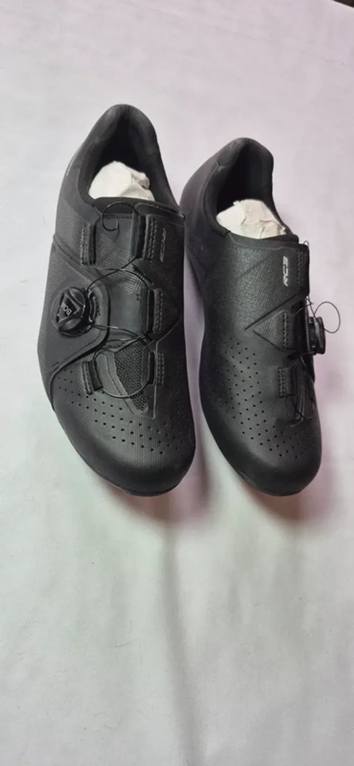 Chaussures Shimano 42 - photo numéro 2