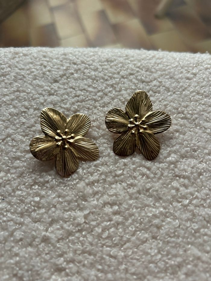 Bijoux fleurs dorés