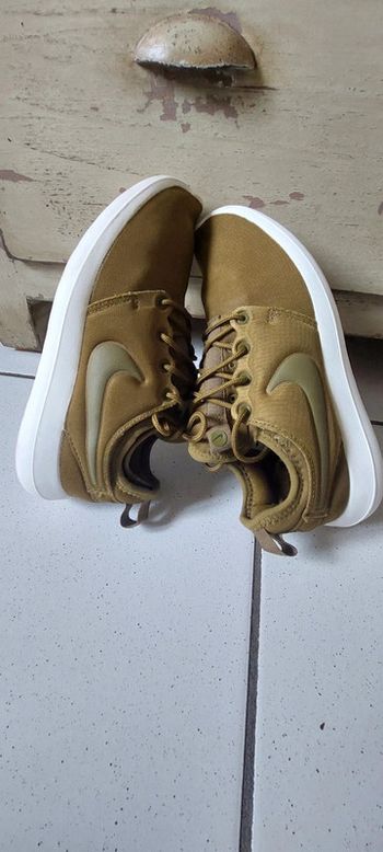 Baskets sneakers Nike kaki taille 36,5