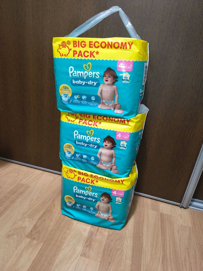 186 couches Pampers Baby-Dry taille 4 (3 sachets de 62 couches) 💧