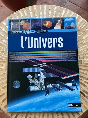 Livre Nathan l univers questions /reponses