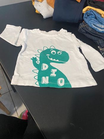 T-shirt dinosaure