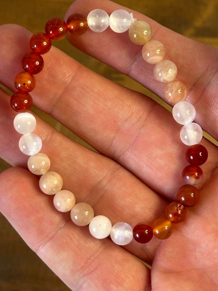 Bracelet en Cornaline, Pierre de Soleil & Sélénite – Énergie, Lumière et Harmonie - photo numéro 5