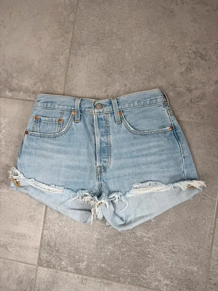 Short en jeans Levi's 501 femme W27 super état - photo numéro 2