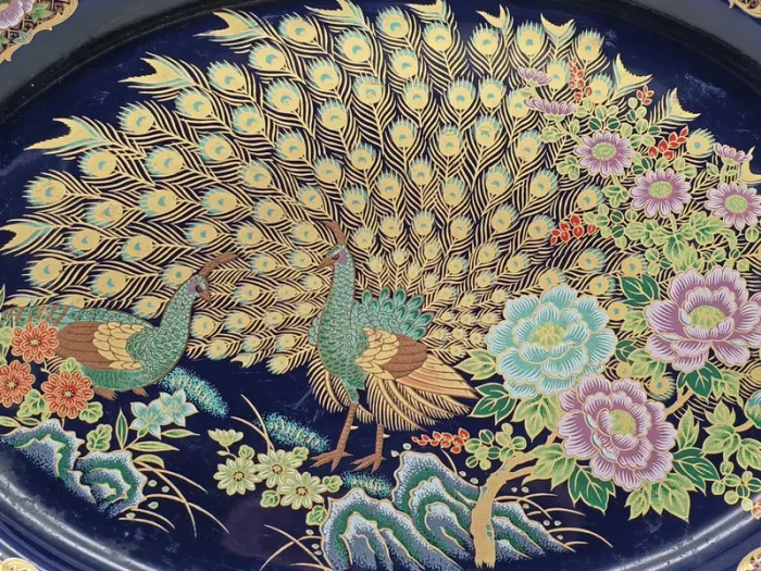 Grand plat vintage asiatique années 70 en céramique décor paons et fleurs - photo numéro 2