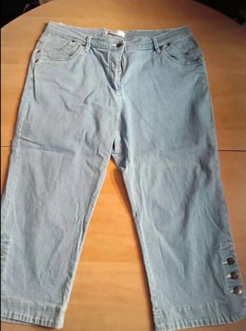 Pantacourt  jean très bon  état  48